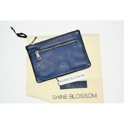 Pochette en cuir bleu Shine...