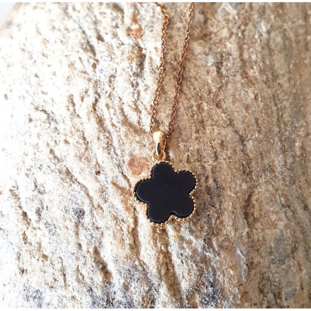 Collier avec pendentif fleur noire