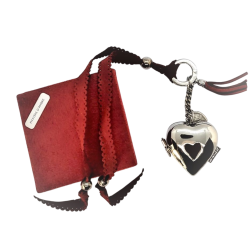 Bijou de sac coeur suédine rouge -Mystere d'Ambre - Autour du parfum