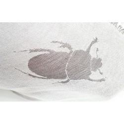 Foulard gris à motifs de scarabées