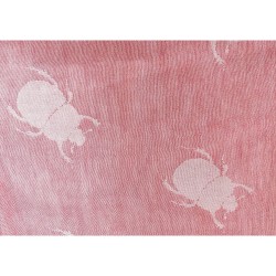 Foulard Rose à motifs de scarabées