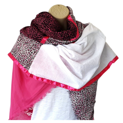 Foulard Tons Rose et blanc motifs Leopard et fleurs  By Saida