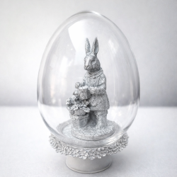 Oeuf en verre avec lapin et...