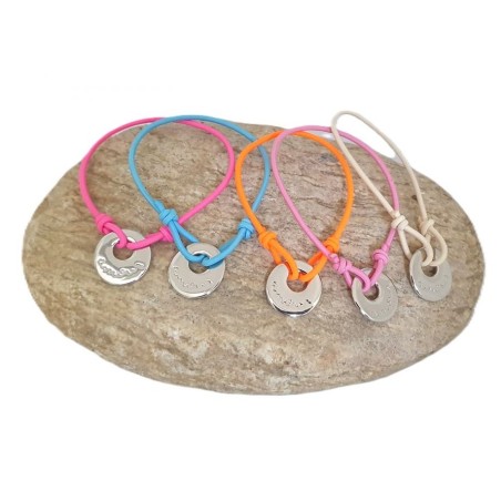 Bracelet cordon élastique avec médaille gravée "Amour"