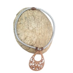 Collier ras-du-cou cordon en cuir tressé argenté et pendentif goutte