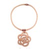 Collier ras-du-cou cordon en cuir tressé beige et pendentif Rose des sables