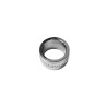 Bague large en acier inoxydable et pierres en zirconium.