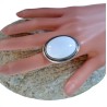 Bague cabochon blanc