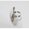 Bague cabochon blanc