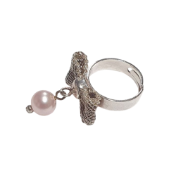 Bague fantaisie nœud papillon ajouré et perle